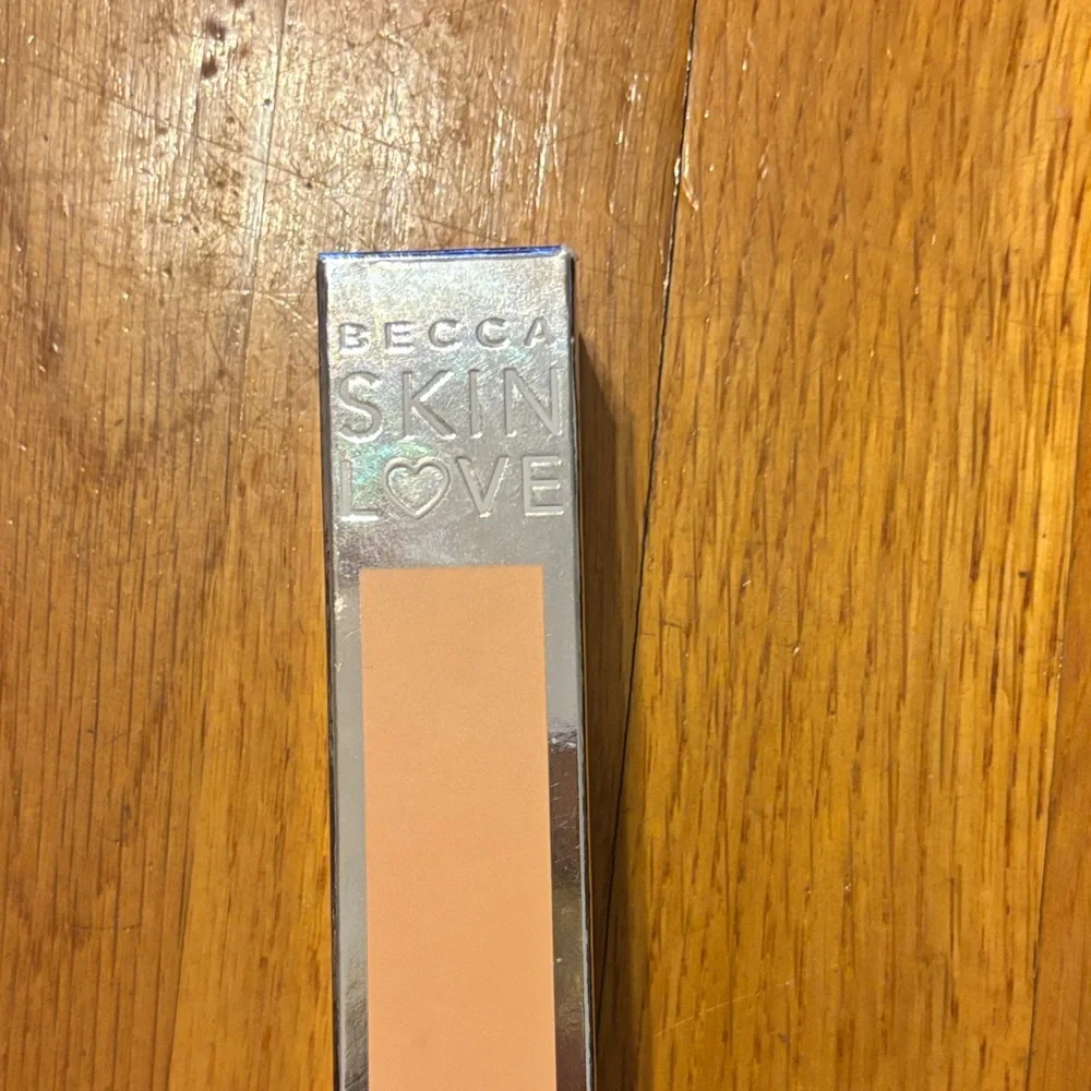 BECCA Skin Love Weightless Blur Foundation - Porcelain